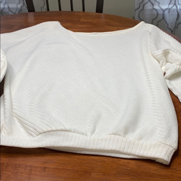 Off white ladies off shoulder top - Picture 4 of 8